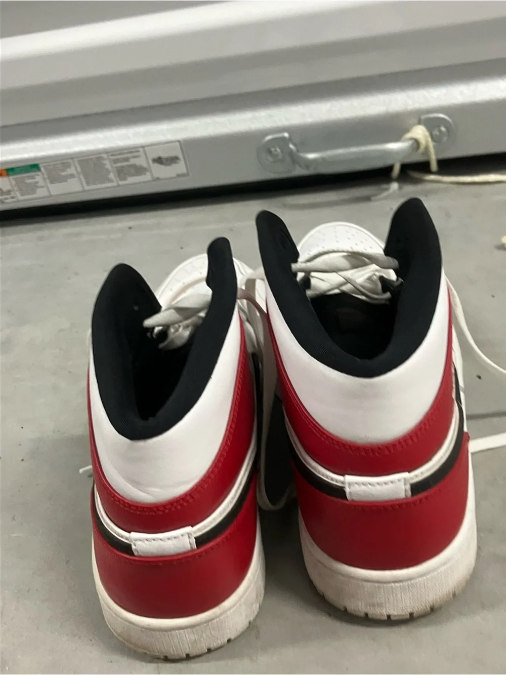 Nike Air Jordan 1 Mid “Chicago” White